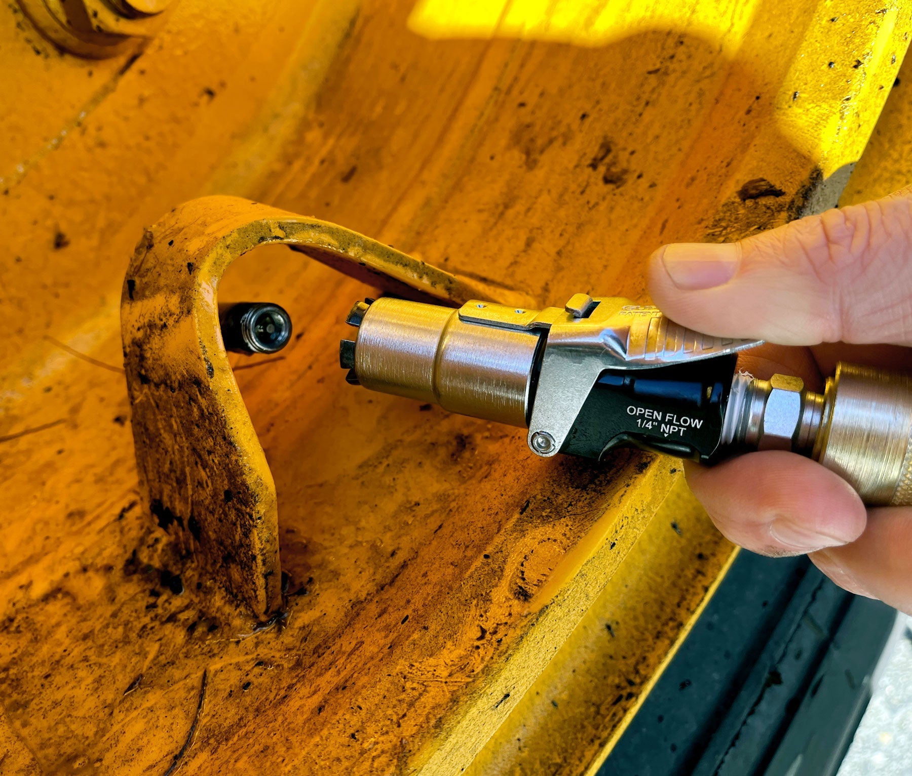 LockNFlate® New Zealand Air Chuck real working image while inflating heavy duty vehicle tyre