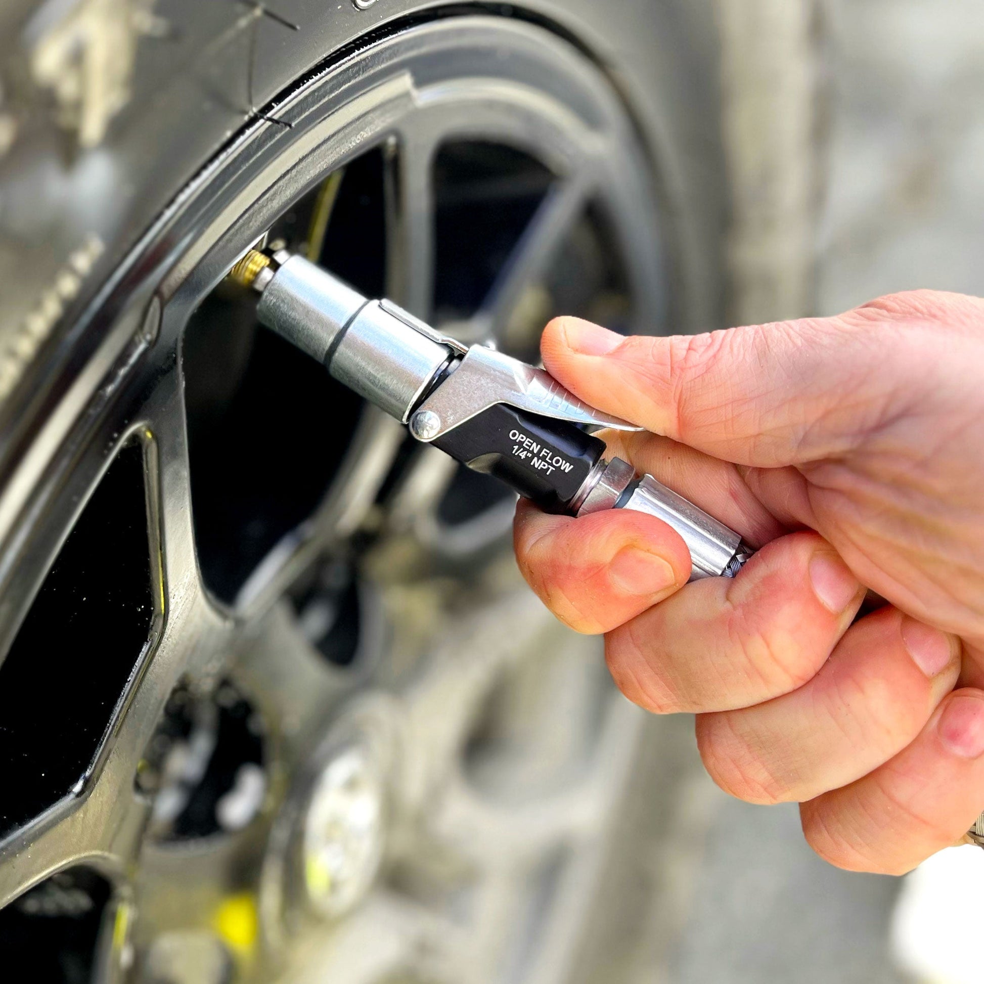 LockNFlate® New Zealand Air Chuck real image while inflating heavy duty vehicle tyre
