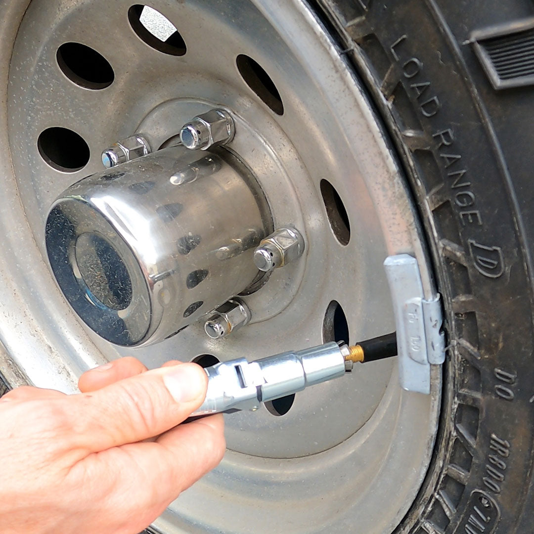 LockNFlate® New Zealand Air Chuck real working image while inflating heavy duty vehicle tyre